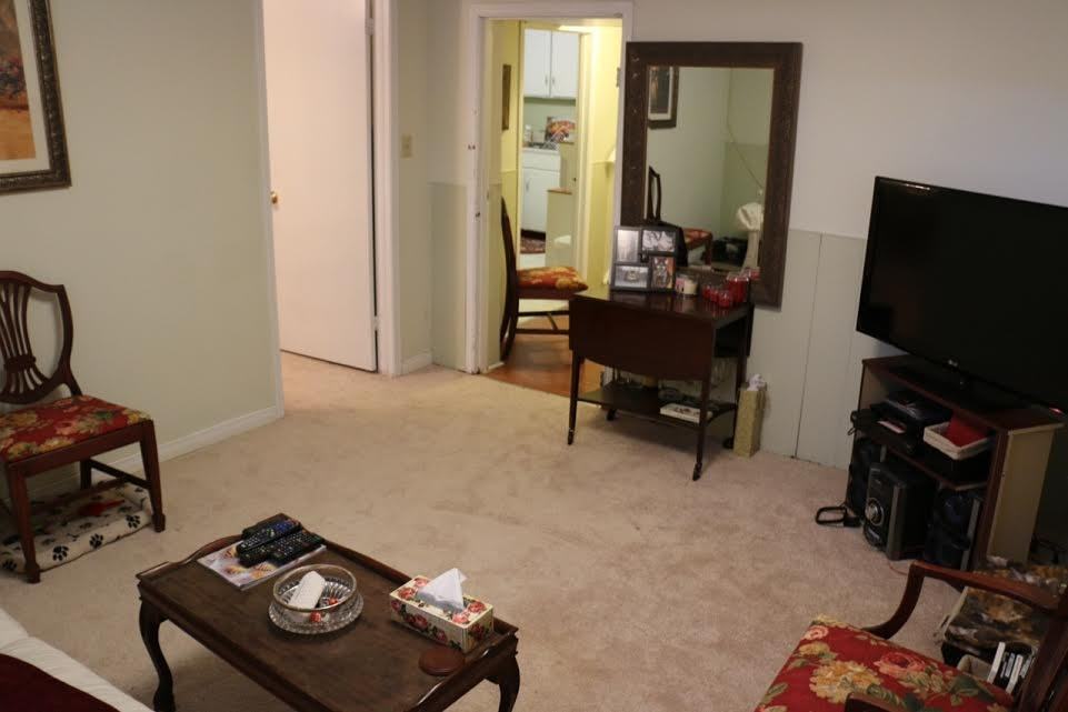 4424 Shelby Crescent - Photo 2 of 7