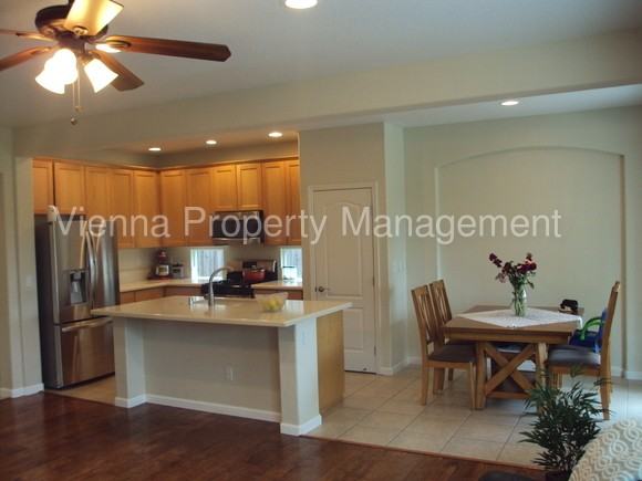 440 Elmwood Ct - Photo 2 of 34