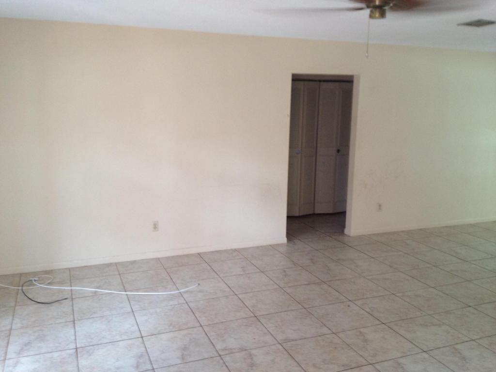 200 NE Solida Dr - Photo 3 of 17