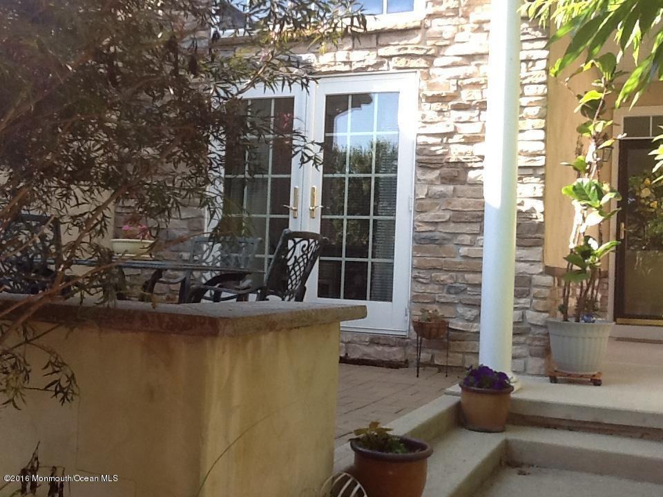 16 Pierhead Dr - Photo 2 of 15