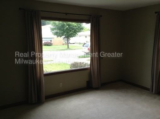 3863 N 83rd St - Photo 3 of 36