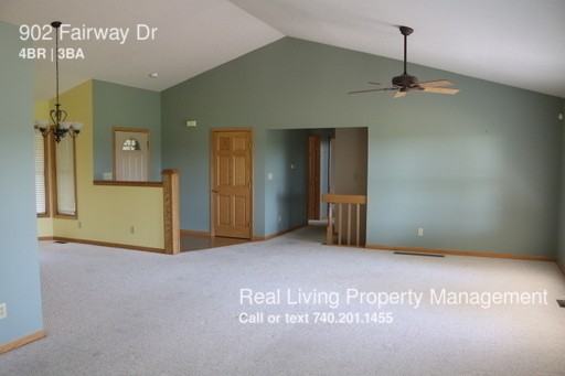 902 Fairway Dr - Photo 3 of 9