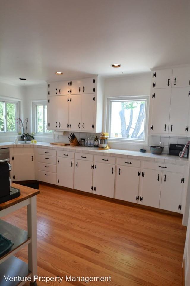 1260 Foothill St - Photo 3 of 15