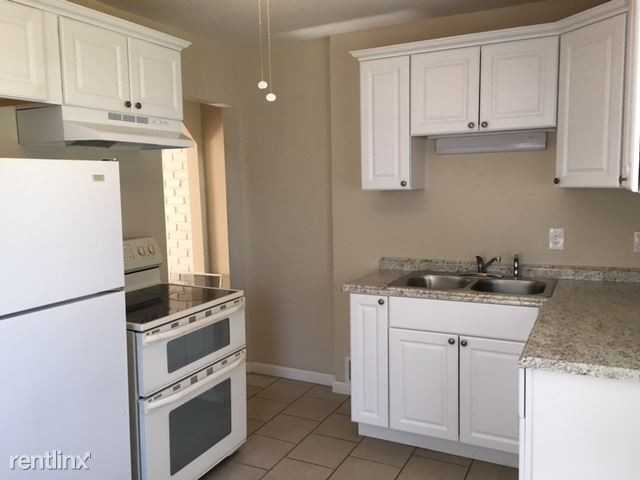 14817 Windermere St - Photo 2 of 12