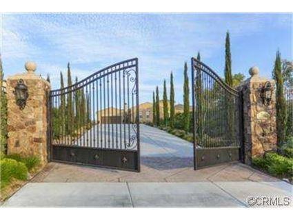 7548 Kingdom Dr - Photo 3 of 26