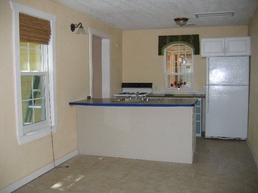 834 10th Ave S - Photo 3 of 9