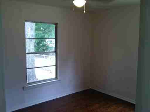 513 W 75th St - Photo 3 of 10