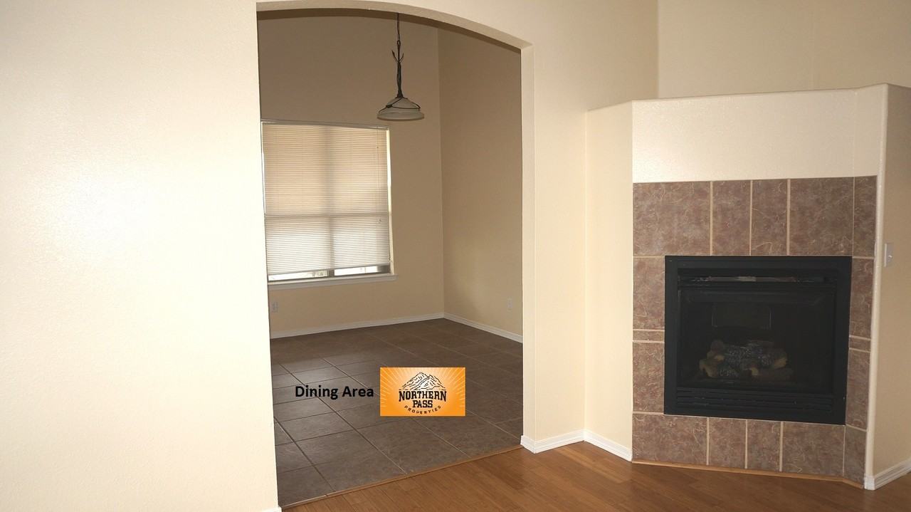 9925 Marine Circle - Photo 3 of 25