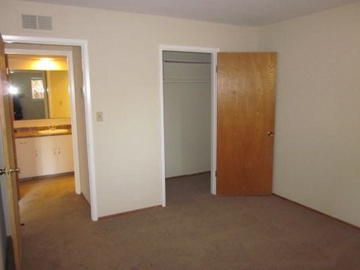 3221 Alma Street - Photo 3 of 10