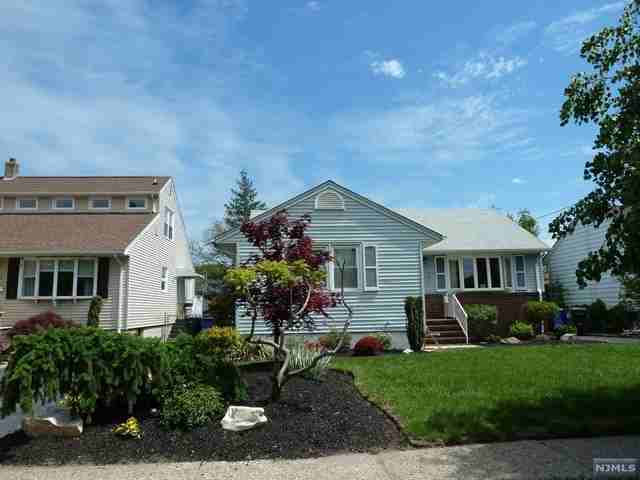 118 Hobart Ave - Photo 2 of 19
