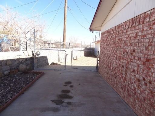 10464 Warren St - Photo 2 of 27