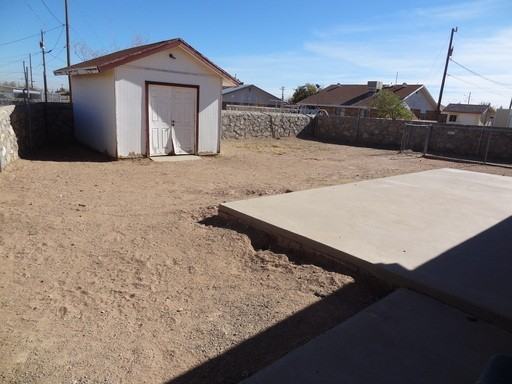 10464 Warren St - Photo 3 of 27