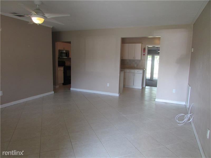 417 NE 10th Ave - Photo 2 of 3