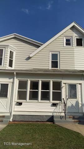 1321 E 11th St - Photo 2 of 10