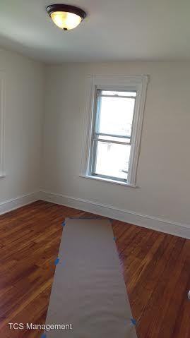 1321 E 11th St - Photo 3 of 10