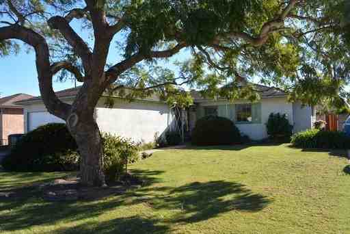 1336 Palm Dr - Photo 2 of 9