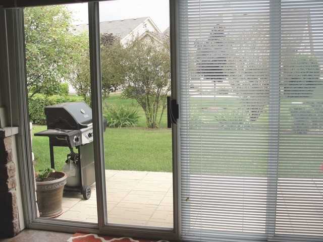 2815 Normandy Cir - Photo 3 of 12