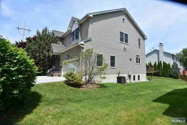 100 Eidner Way - Photo 2 of 25