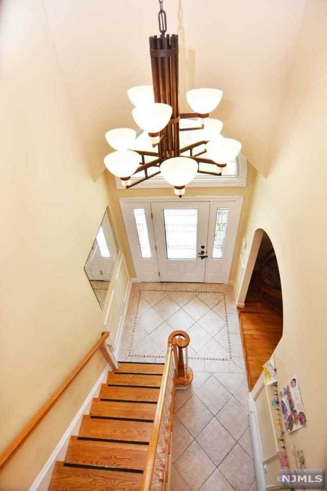 100 Eidner Way - Photo 3 of 25