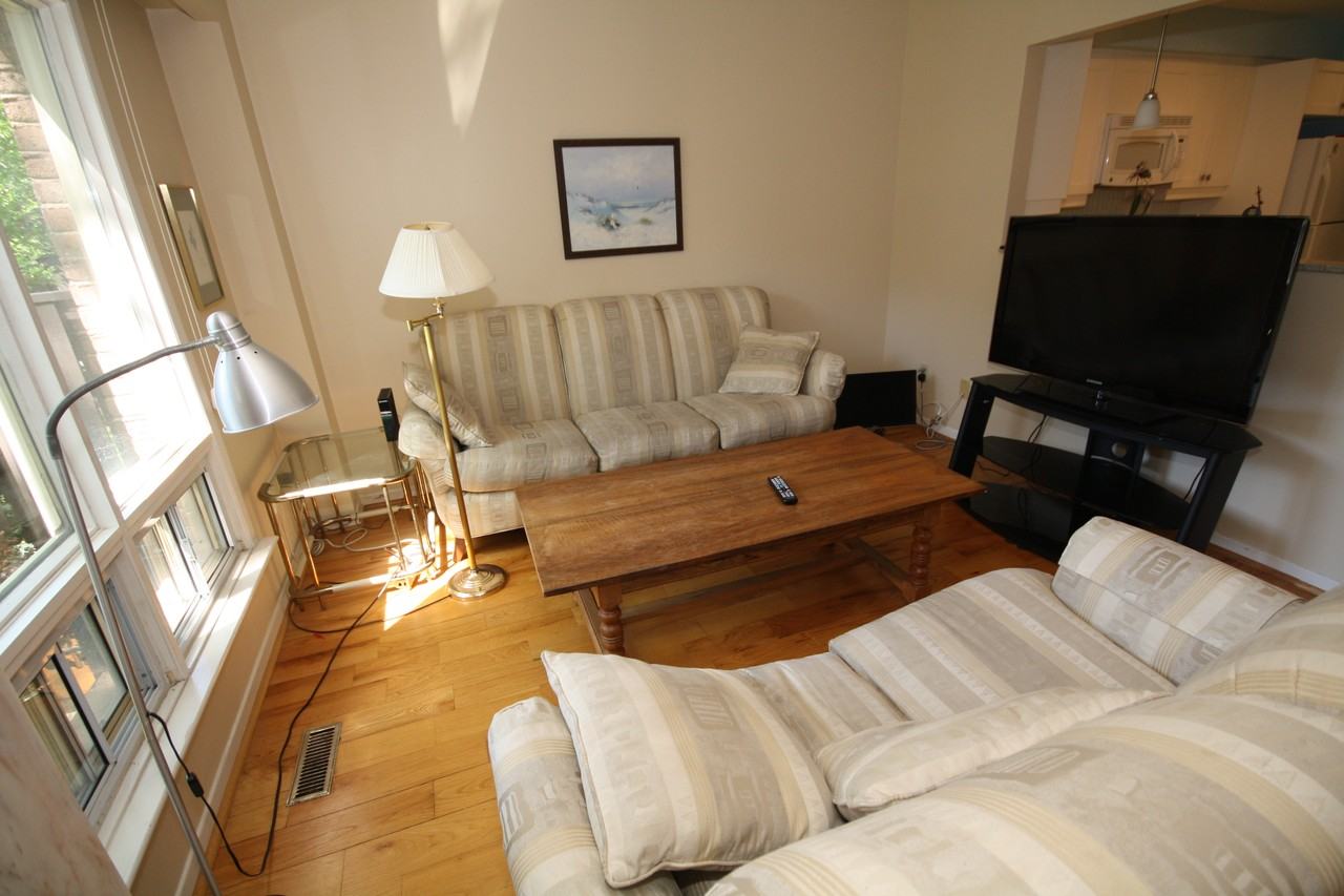 70 English Ivyway - Photo 3 of 10