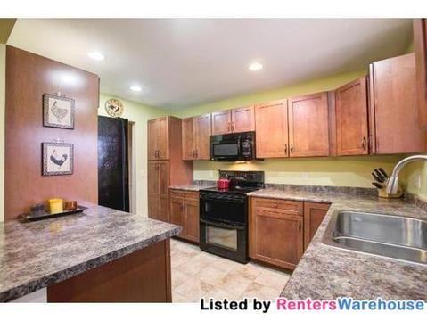 2807 33rd Ave NE - Photo 2 of 7