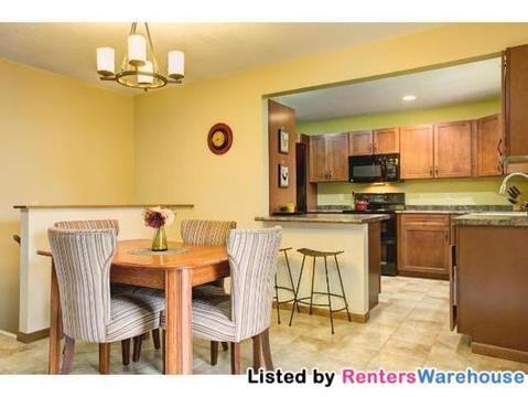 2807 33rd Ave NE - Photo 3 of 7