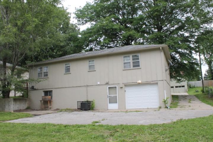 538 S 73 St - Photo 3 of 23