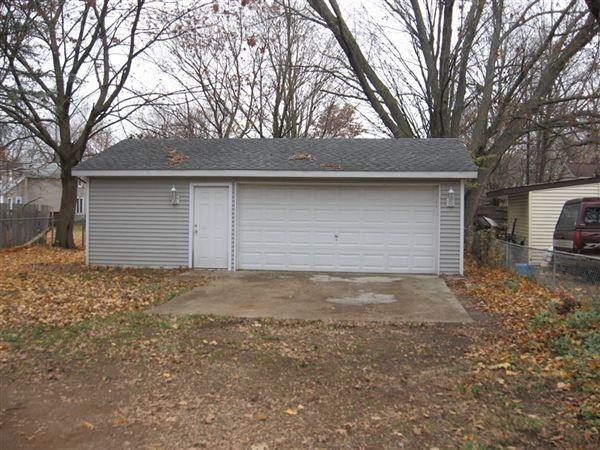 343 E Allegan St - Photo 2 of 5