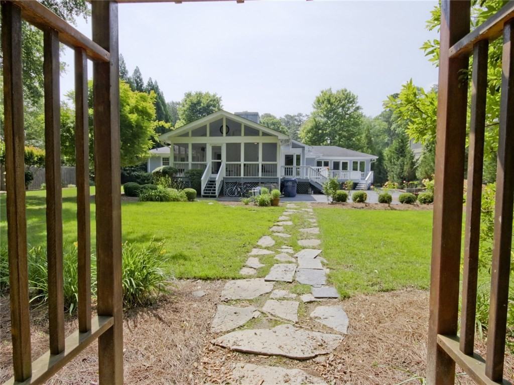 245 Pineland Rd NW - Photo 3 of 25