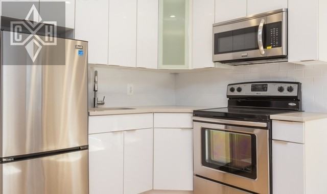 2nd Ave & E 81st St #554