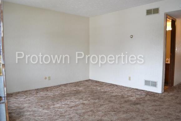 630 Meadowood Ln - Photo 3 of 9