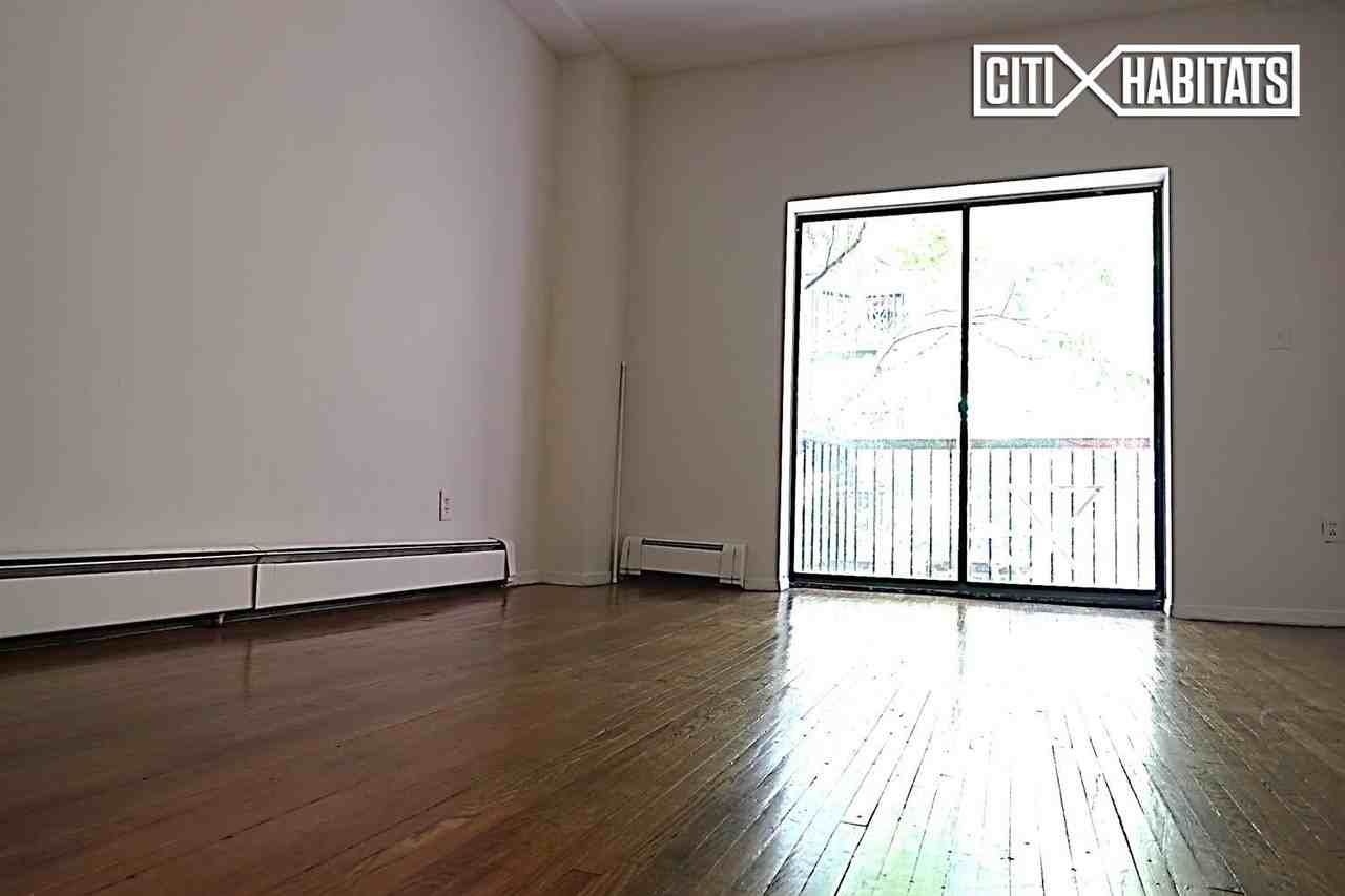 E 25th St #1B