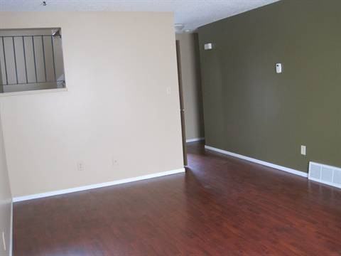 7915 27 Ave NW - Photo 3 of 8