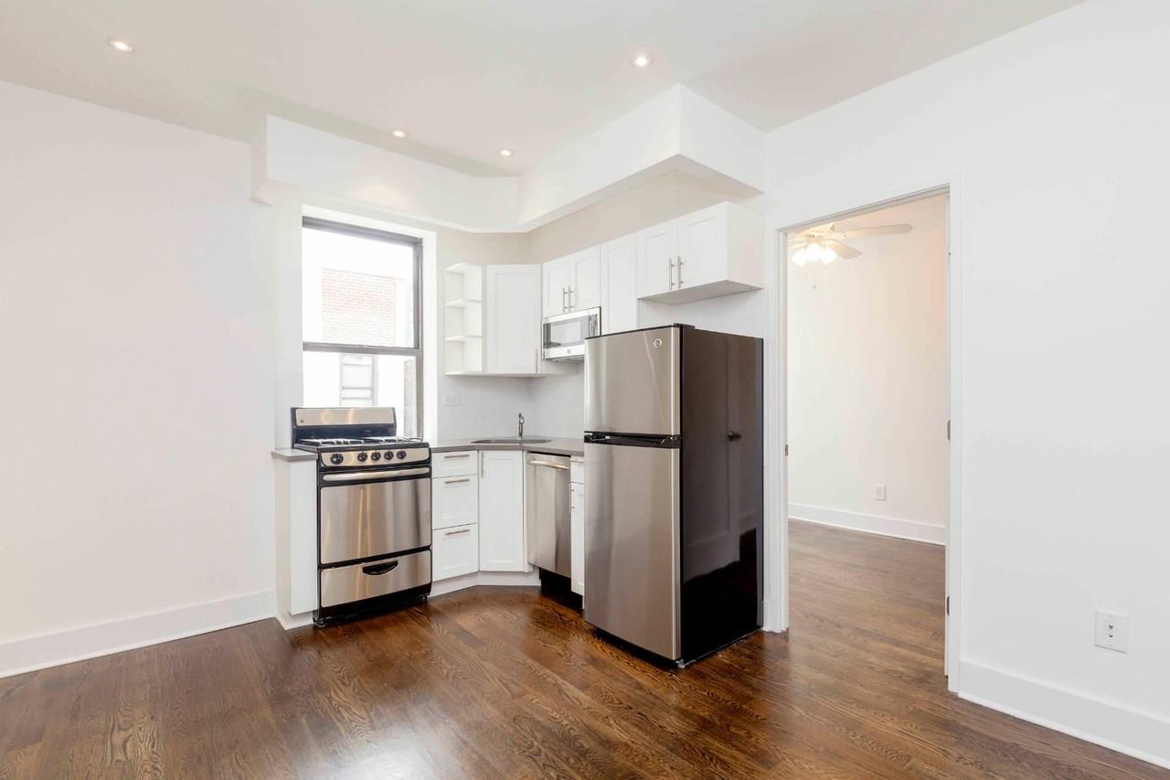 Thompson St & W 3rd St