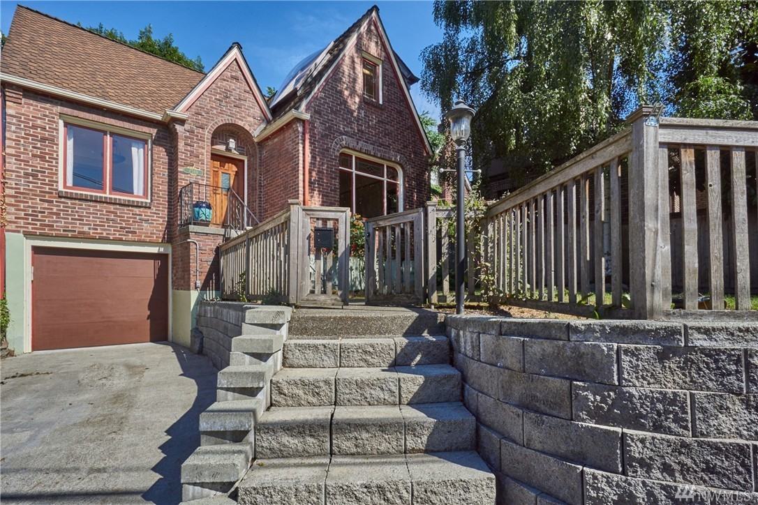 2510 W Montlake Pl E - Photo 2 of 24