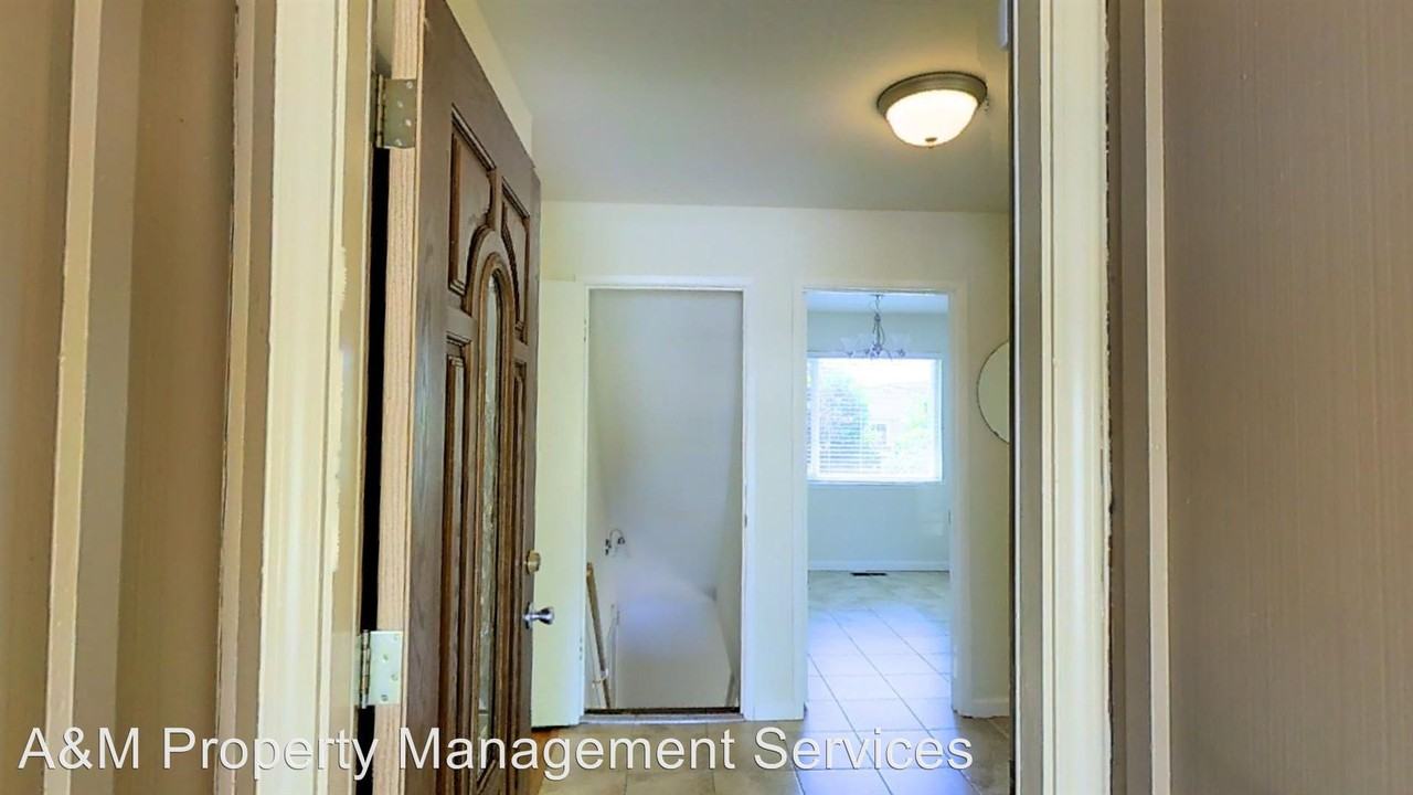 3410 Fleetwood Dr - Photo 3 of 28