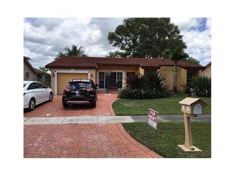 8642 NW 4th St - Photo 3 of 8