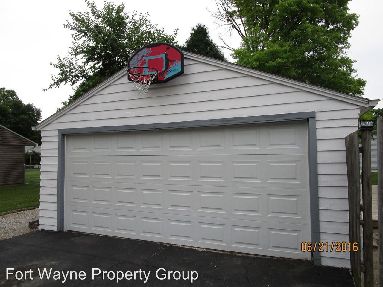 5040 Southfield Dr - Photo 3 of 10