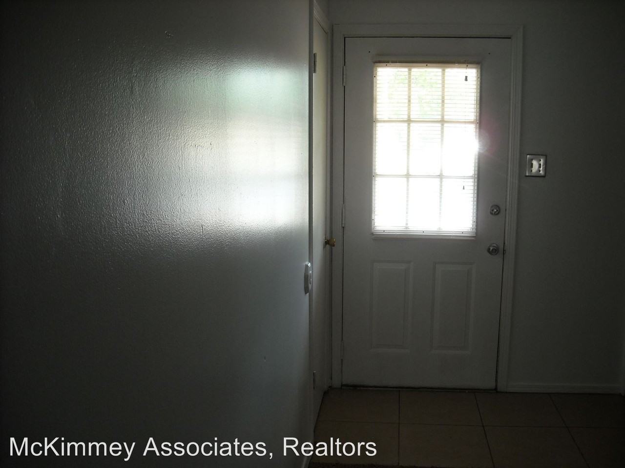 109 N Park St - Photo 2 of 12