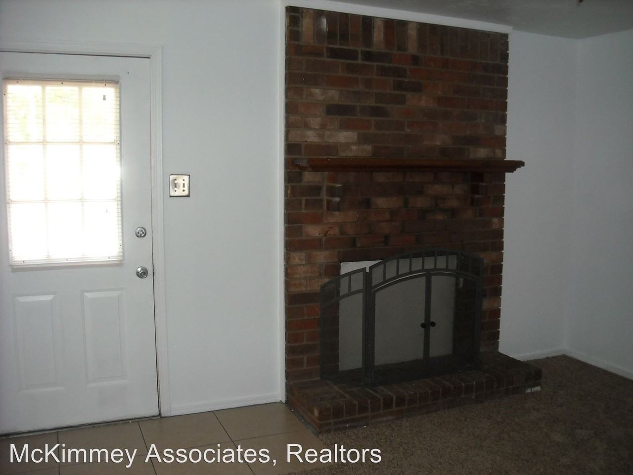 109 N Park St - Photo 3 of 12