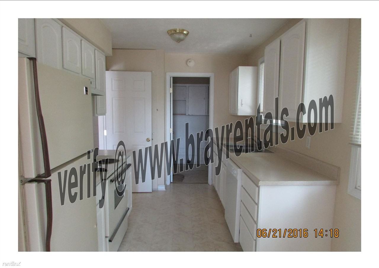 457 N 23rd St - Photo 3 of 8