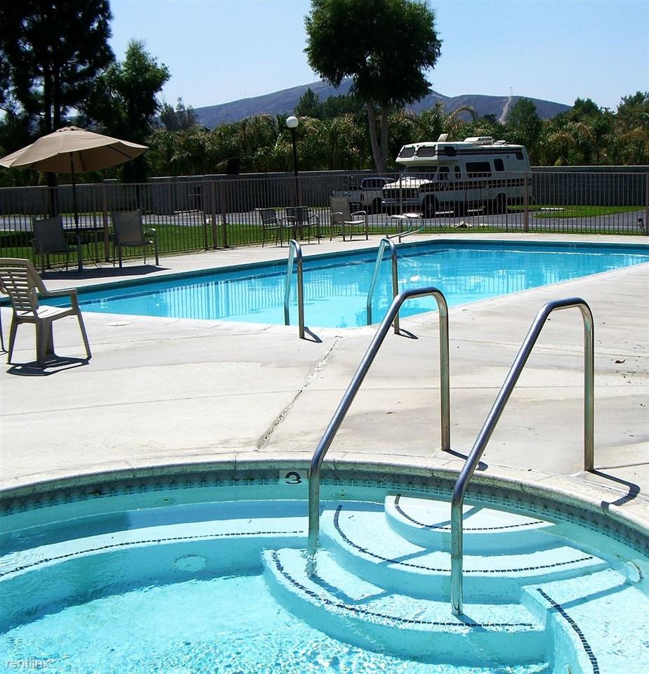 Torrey Pines Apartments - Photo 3 of 9