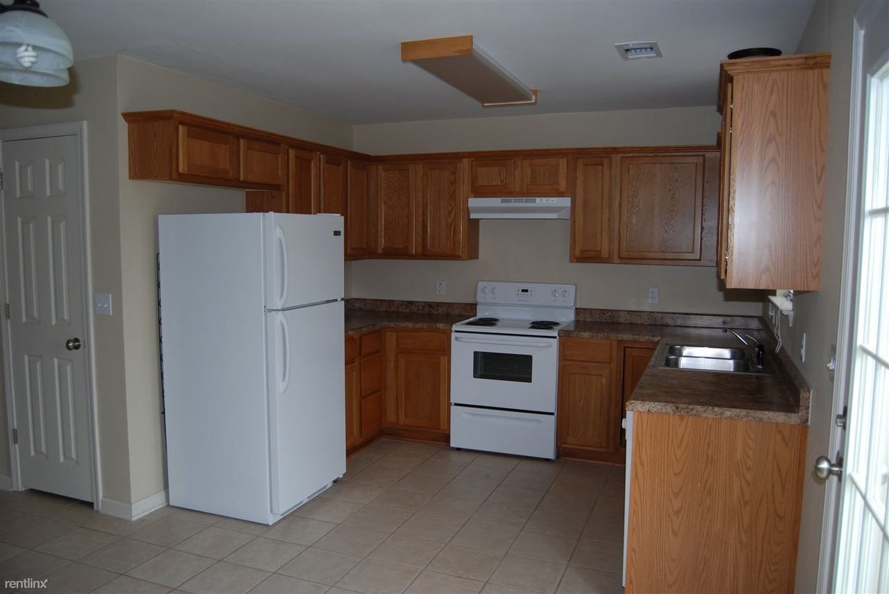 563 Carrell Cir - Photo 2 of 10