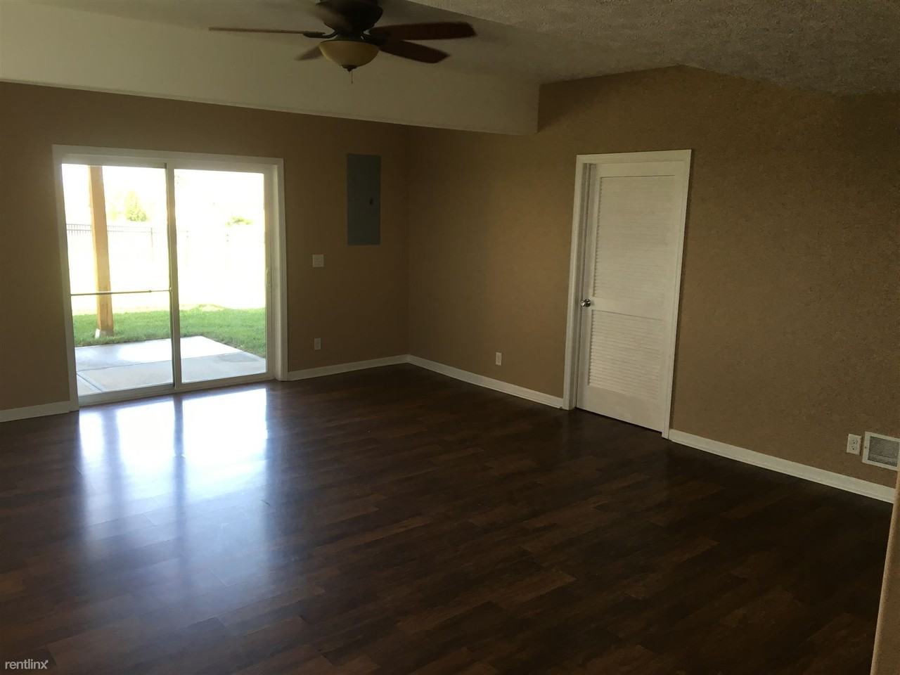 15320 Whitmore Cir - Photo 3 of 9