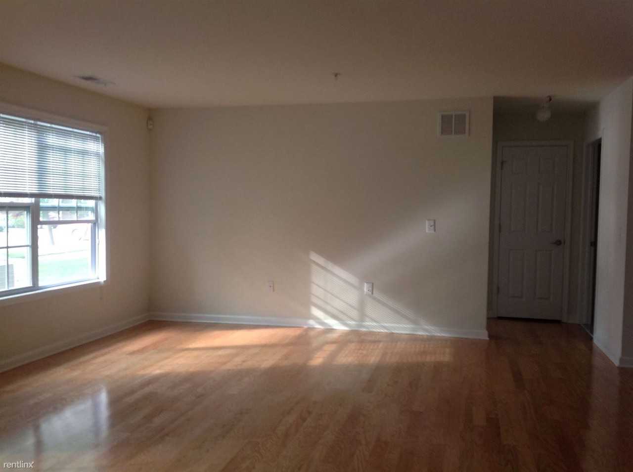6 Astor Pl - Photo 3 of 10
