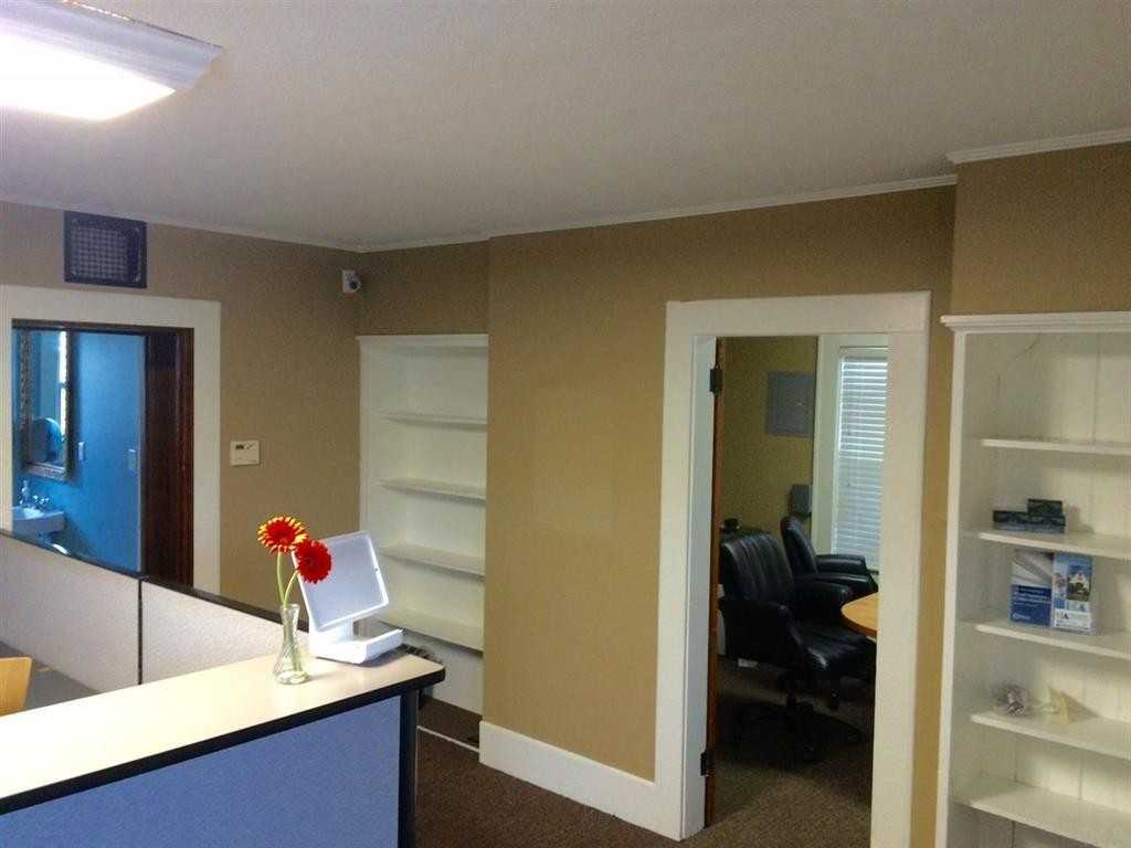 429 S Navy Blvd - Photo 2 of 6