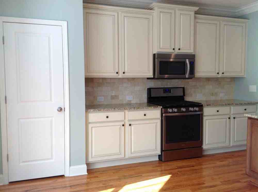 4696 Pine St - Photo 3 of 35