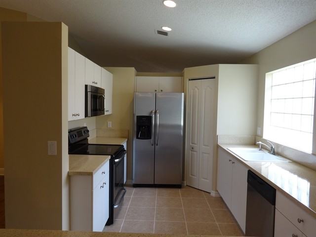 178 SW 206th Ave - Photo 3 of 9