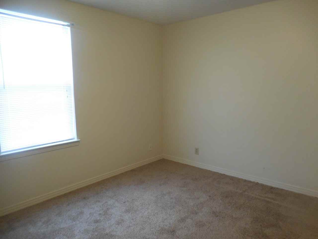 Kingsbury Town Homes - Photo 3 of 5