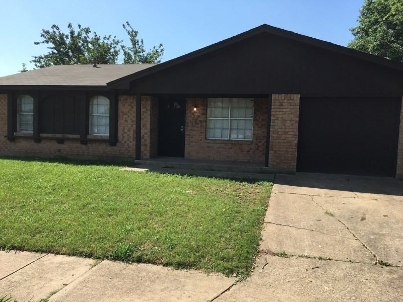 3438 Tioga St - Photo 2 of 5